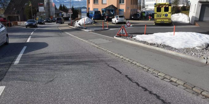 St. Gallenkappel SG: In Auto und Haus geprallt. St. Gallenkappel SG: In Auto und Haus geprallt
