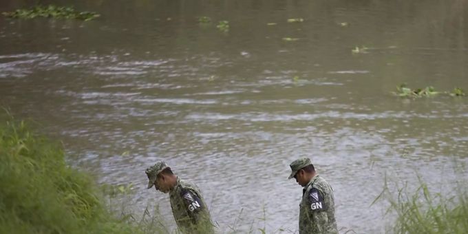 Sicherheitskräfte überwachen die Gegend am Ufer des Rio Grande. (Archivbild) rio grande