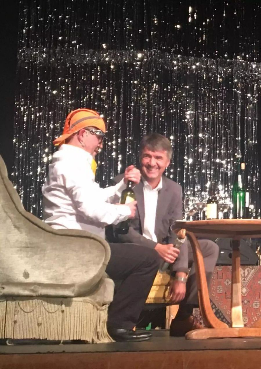 Aydemir ist auch Moderator und Satiriker. Hier ist Berns Stadtpräsident Alec von Graffenried sein Gast.