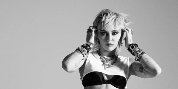 Miley Cyrus hat ihren ganz eigenen Kopf. Foto: Sony Music/dpa Miley Cyrus hat ihren ganz eigenen Kopf. Foto: Sony Music/dpa