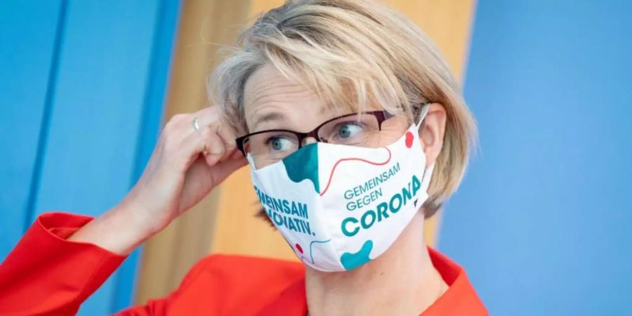 Bundesbildungsministerin Anja Karliczek will unbedingt die Schulen offen halten. Foto: Kay Nietfeld/dpa