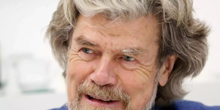 Reinhold Messner komt mit wenigen sozialen Kontakten gut klar. Foto: Roland Weihrauch/dpa