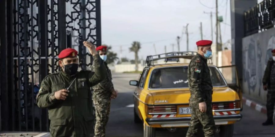 Palästinensische Sicherheitsbeamte am Grenzübergang Rafah