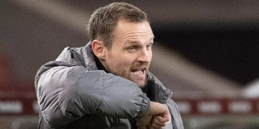 Betont, dass es wichtig ist auf und neben dem Platz in einer Art und Weise zu agieren, hinter der man steht: FSV-Trainer Bo Svensson. Foto: Sebastian Gollnow/dpa