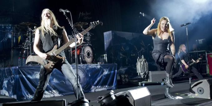 Marco Hietala (l.) bei einem Konzert im Jahr 2012. Nightwish Marco Hietala