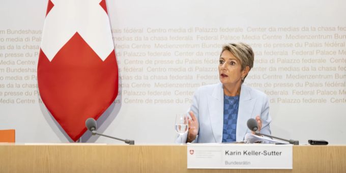 «Es herrscht Konsens darüber, dass man etwas machen muss, aber Uneinigkeit darüber, wie das geschehen soll», sagte Keller-Sutter. (Archivbild) Steuergerechtigkeits-Initiative Individualbesteuerung Heiratsstrafe
