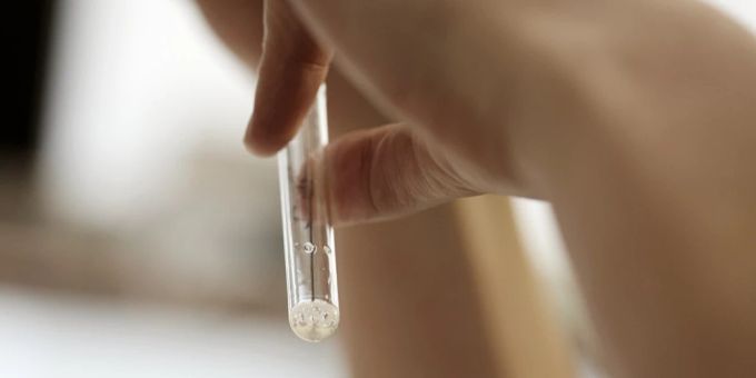 Eine Frau liess sich mit einem Mix des Spermas ihres Ehemannes und ihres Schwiegervaters künstlich befruchten. Kind
