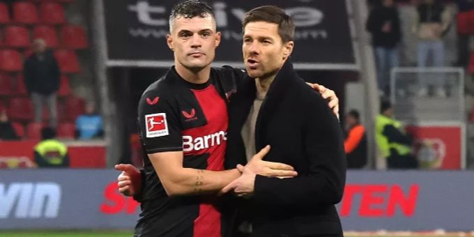 Leverkusens Trainer Xabi Alonso soll einem Bericht zufolge schon Gespräche mit den Bayern geführt haben. Xabi Alonso