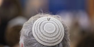 Nach Angriff - Hunderte halten in Zürich Mahnwache gegen Antisemitismus