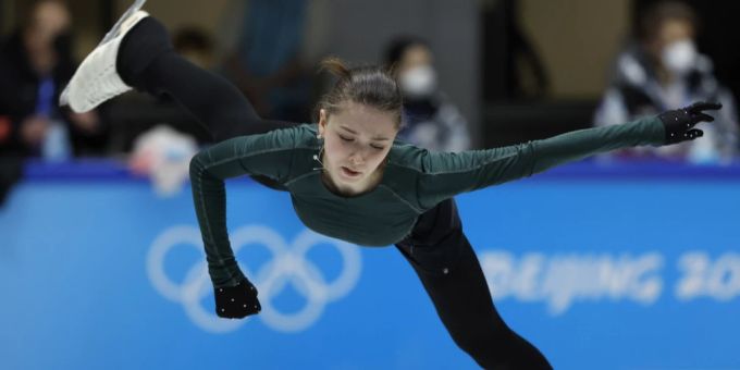 Auch dank der Punkte von Kamila Walijewa gewann Russand Team-Olympia-Gold. Nun resultiert nach der Suspendierung Bronze. Kamila Walijewa