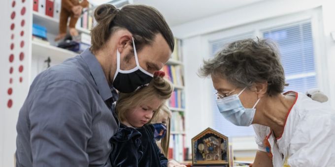 Eltern schreiben teilweise sogar Bewerbungsschreiben, um einen Platz in einer Praxis zu bekommen. Kinderärzte-Mangel