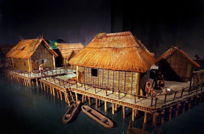 Das Schweizer Landesmuseum in Zürich organisierte 2004 die Sonderausstellung «150 Jahre Entdeckung der schweizerischen Pfahlbauten». Schweizer Landesmuseum mit Sonderausstellung