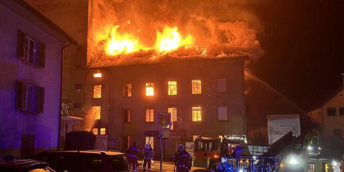 Glutnester - Brand in leerstehendem Gebäude in Steinmaur ZH