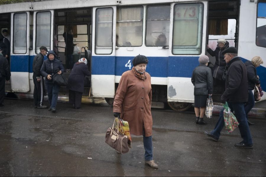 Lwiw und Vinnitsa müssen Teile ihrer Tramflotte ersetzen, wie das Staatssekretariat für Wirtschaft mitteilt. Im Bild: Ein Tram im Osten der Ukraine, 2019.