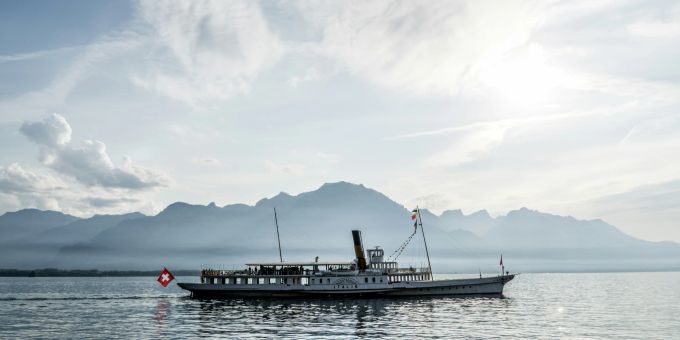 Ein Mann transportierte 4,1 Kilogramm Haschisch in einer Einkaufstasche über den Genfersee. Genfersee Schmuggel Haschisch