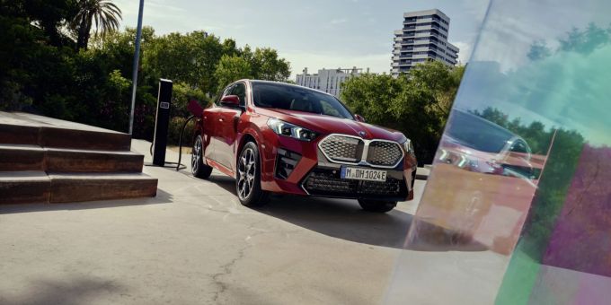 Die Auto Marti AG freut sich, Ihnen den BMW iX2 xDrive30 zu präsentieren. Auto Marti AG