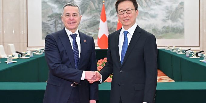Auf Asientour für die Ukraine-Friedenskonferenz: Aussenminister Ignazio Cassis am Dienstag mit dem chinesischen Vizepräsidenten Han Zheng. Auf Asientour für die Ukraine-Friedenskonferenz: Aussenminister Ignazio Cassis am Dienstag mit dem chinesischen Vizepräsidenten Han Zheng.