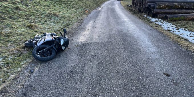 Nesslau SG: Jugendlicher bei Selbstunfall mit Motorrad verletzt. Nesslau SG