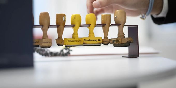 In der Schweiz sind 2023 wie im Jahr zuvor erneut rund 10'000 Firmen konkurs gegangen. (Symbolbild) Konkurs