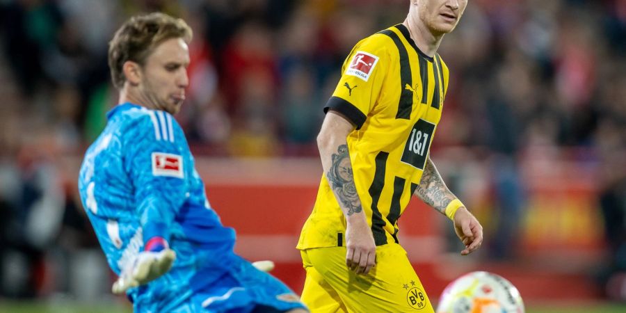 BVB-Kapitän Marco Reus (r) steht vor einer Rückkehr ins Team.