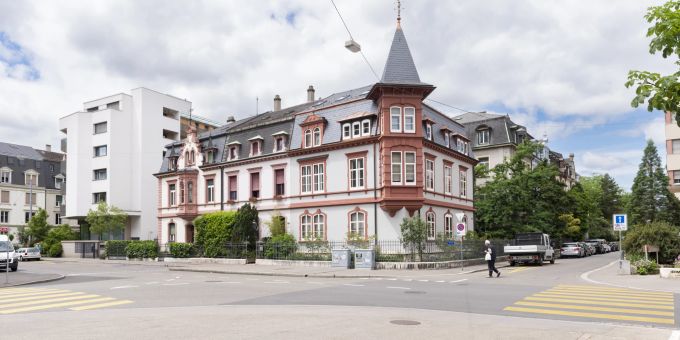 Ein Wohnhaus im St. Johanns Quartier in Basel. Das Quartier war ursprünglich ein Industriequartier und grenzt im Westen an Frankreich. Ein Wohnhaus im St. Johanns Quartier in Basel. Das Quartier war ursprünglich ein Industriequartier und grenzt im Westen an Frankreich.