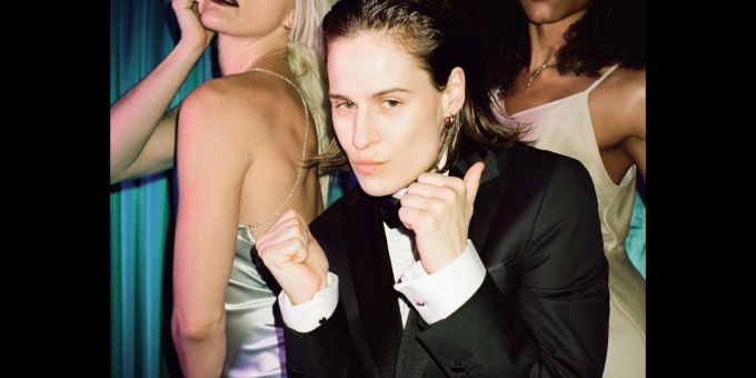Das Cover des Albums «Redcar les adorables étoiles (prologue)» von Christine And The Queens. Das Cover des Albums «Redcar les adorables étoiles (prologue)» von Christine And The Queens.