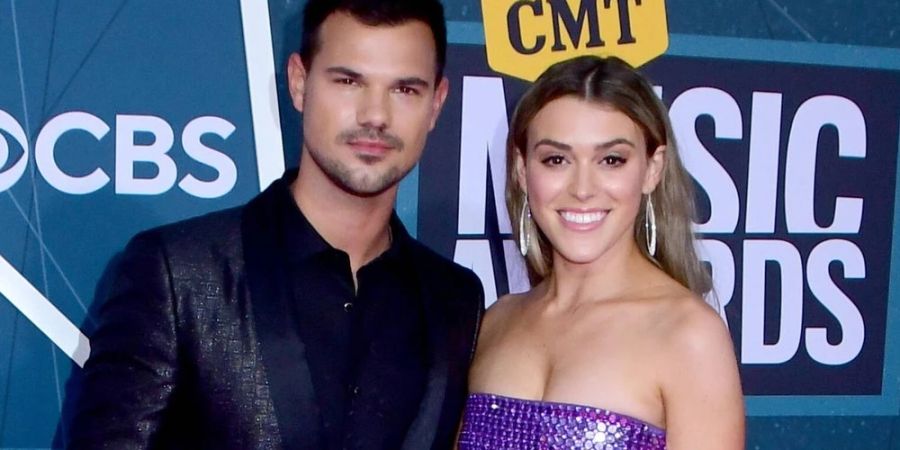 Taylor Lautner hat Freundin Taylor Dome geheiratet.