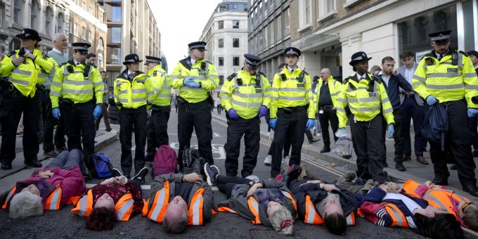 Aktivisten von Just Stop Oil am 27. Oktober. (Archivbild) APTOPIX Britain Climate Protest