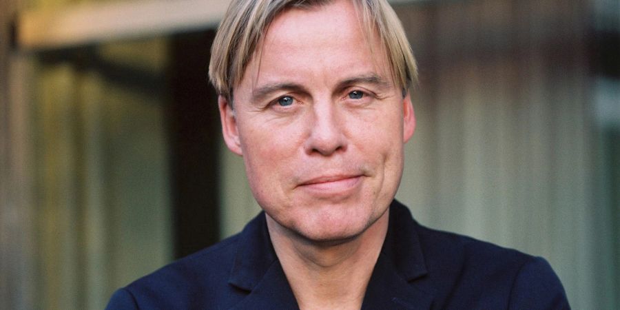 Der Bildhauer Gregor Schneider wird ausgezeichnet.