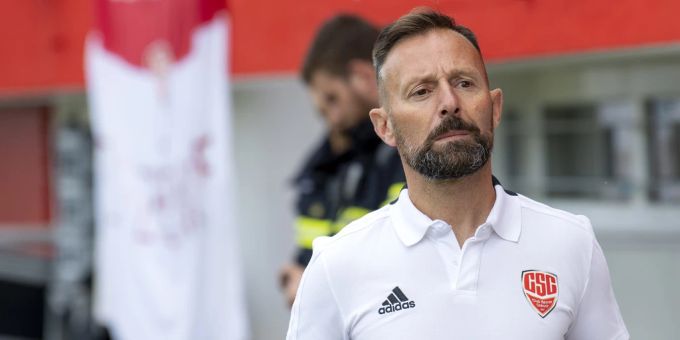 David Joye, Trainer des CS Chênois. Hier während dem Cup-Spiel gegen St. Gallen im September 2021. CS Chênois
