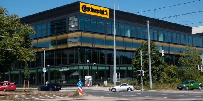 Das Continental-Logo hängt an der neuen Continental Zentrale in Hannover. Continental