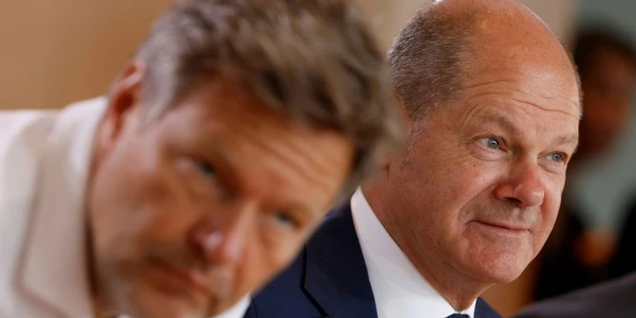 Zurück aus Kanada: Habeck und Scholz im Kabinett