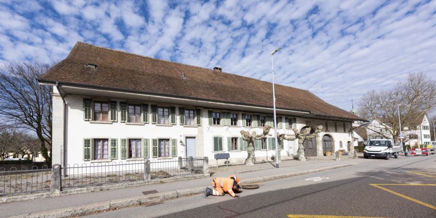 Die Bossardschüür in Windisch. Das imposante Bossarthaus gehört der Einwohnergemeinde Windisch. Die umgebaute Schüür ist öffentlich zugänglich.