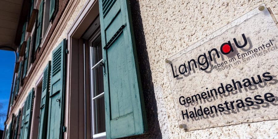 Im Gemeindehaus an der Haldenstrasse befindet sich einen Teil der Gemeindeverwaltung von Langnau im Emmental.