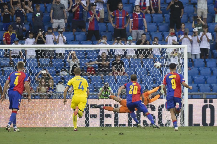 Fabian Frei bringt den FC Basel vom Elfmeterpunkt aus in Führung.