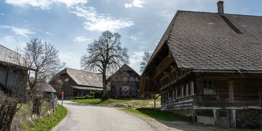 Bauernhäuser in Ätzlischwand bei Landiswil.