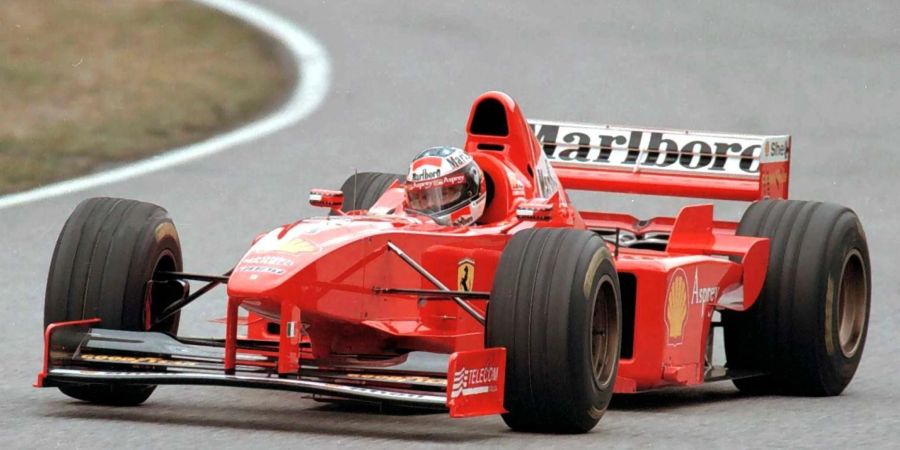 Michael Schumacher im Ferrari F300.