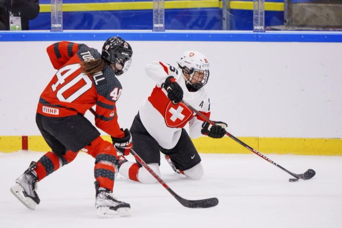 Gegen die Kanadierinnen hielten die Schweizerinnen lange sehr gut mit. Hockey