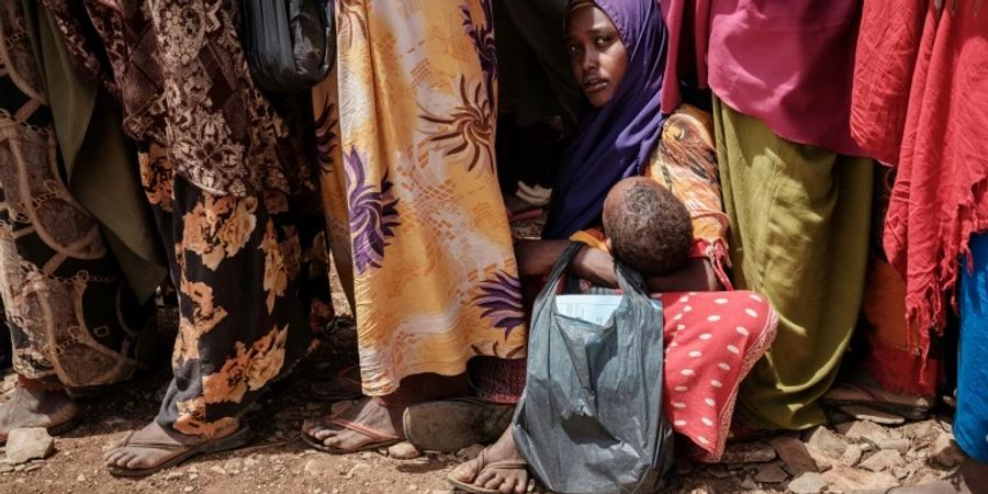 Frau mit ihrem Kind in Somalia