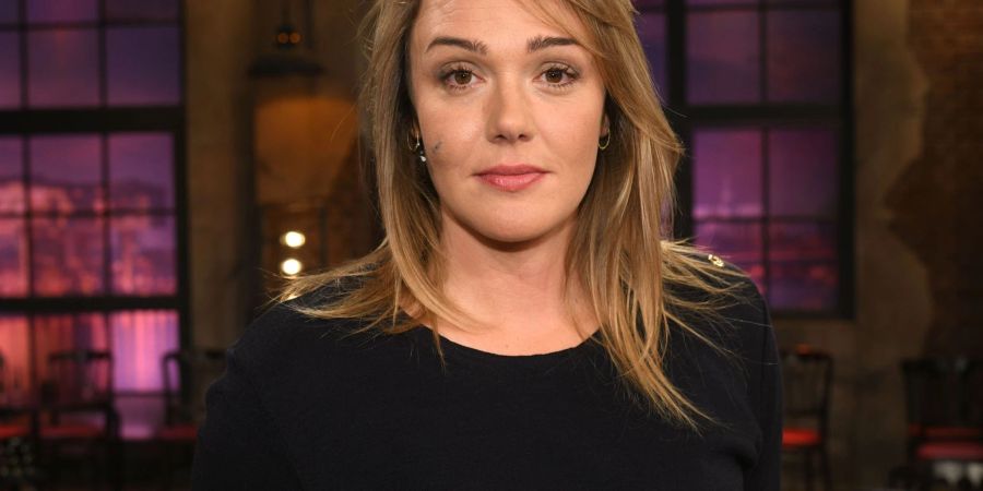 Die Schauspielerin Alwara Höfels in einer Talkshow.