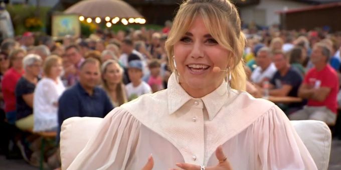 «Gebe Vollgas» - Beatrice Egli outet sich im SRF als Autobahn-Raserin