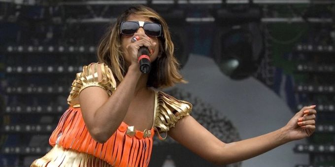 M.I.A. performt am Rock en Seine im Jahr 2007. Rock en Seine