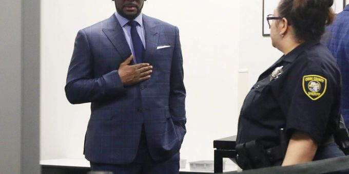 R. Kelly ist bereits zu 30 Jahren Haft verurteilt worden. R. Kelly ist bereits zu 30 Jahren Haft verurteilt worden.