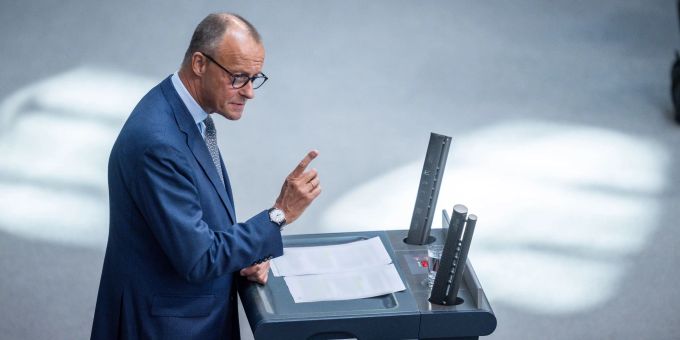 CDU-Chef Friedrich Merz spricht im Bundestag. CDU-Chef Friedrich Merz spricht im Bundestag.