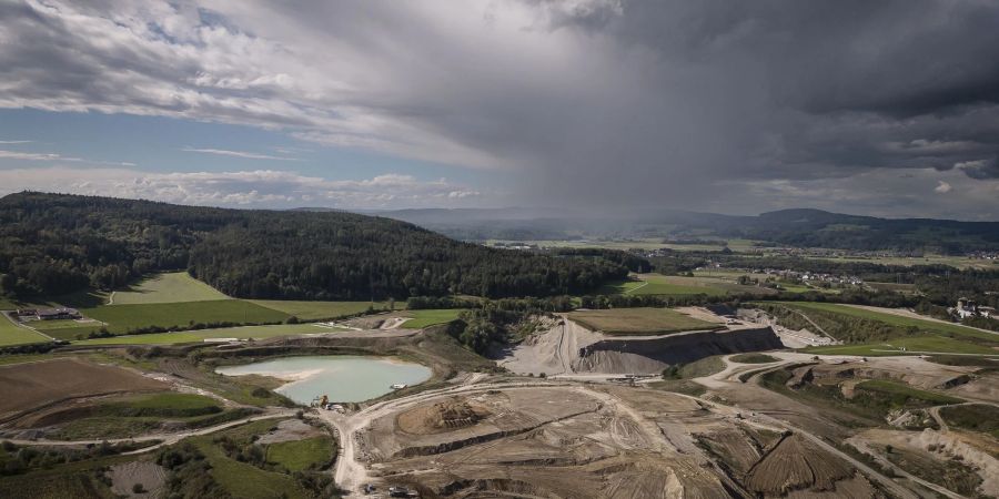 Die Nationale Genossenschaft für die Lagerung radioaktiver Abfälle (Nagra) hat entschieden, ein geologisches Tiefenlager im Gebiet Nördlich Lägern im Stadeler Haberstal im Kanton Zürich und Aargau zu errichten - wenige Kilometer südlich der baden-württembergischen Gemeinde Hohentengen.