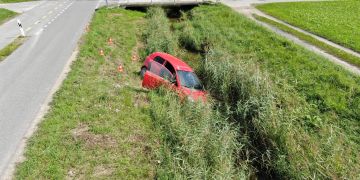 Salez: Auto geriet in Bach