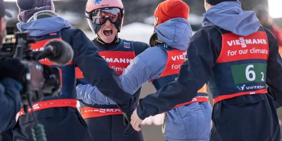 Das deutsche Team sicherte sich bei der Skiflug-WM Silber. Foto: Daniel Kopatsch/Fa/dpa