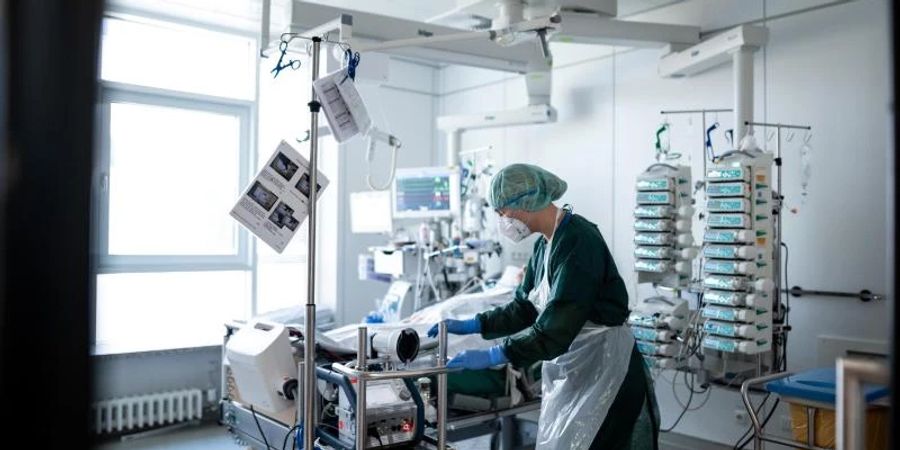 Die Ecmo-Therapie hat vielen Corona-Patienten das Leben gerettet - aber längst nicht allen. Experten des Uniklinikums Frankfurt halten die Sterberate bei diese Art von Behandlung für zu hoch. Foto: Fabian Strauch/dpa