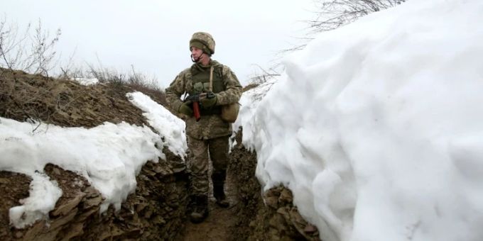 Ukrainischer Soldat an Grenze zu Russland Ukrainischer Soldat an Grenze zu Russland