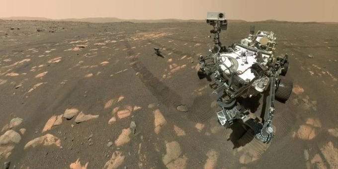 US-Rover «Perseverance» (r) neben dem Mini-Hubschrauber «Ingenuity» (M) auf dem Mars. Die Nasa unterstützt besondere Projekte, um den Weltraum weiter zu erkunden. Foto: --/NASA/JPL-Caltech/MSSS/dpa US-Rover «Perseverance» (r) neben dem Mini-Hubschrauber «Ingenuity» (M) auf dem Mars. Die Nasa unterstützt besondere Projekte, um den Weltraum weiter zu erkunden. Foto: --/NASA/JPL-Caltech/MSSS/dpa